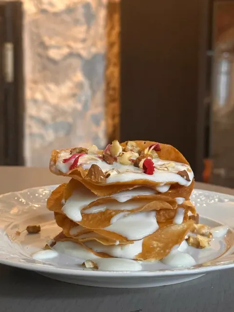 Jaouhara, crisp-leaf and cream dessert